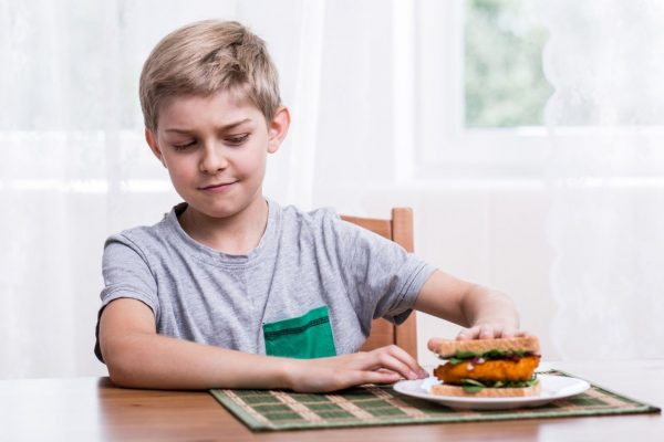 آشنایی با رژیم غذایی مناسب کودکان مبتلا به اوتیسم